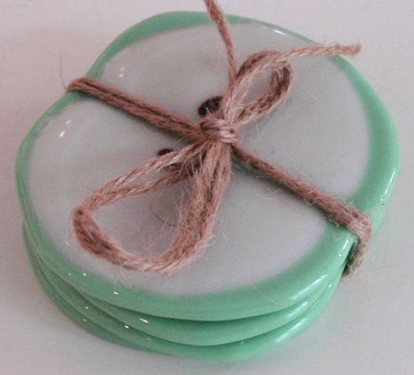 - a , Glass Sculpture by Lindsay Telling, measuring 9 x 10 cm (H x W) £38